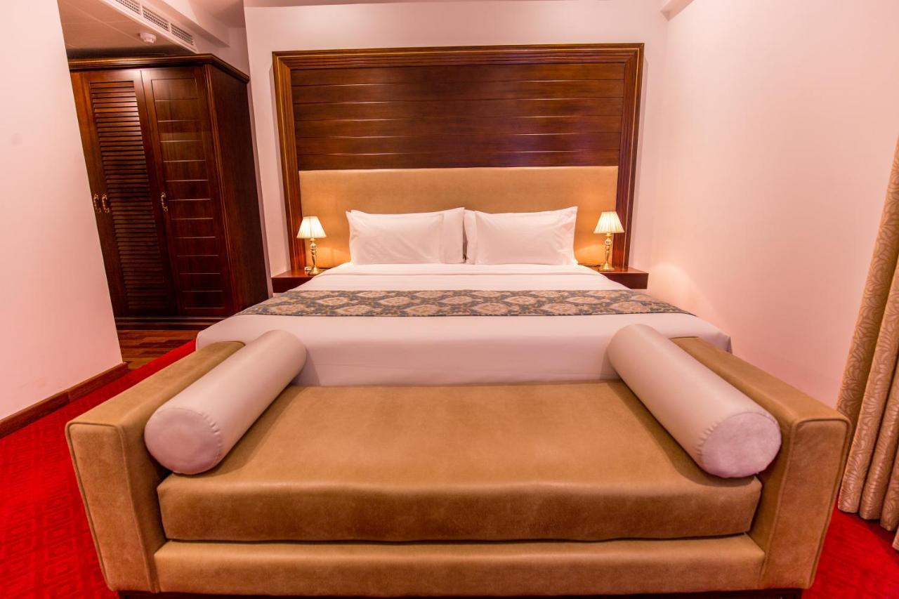 ทริลเลียม บูทิก ซิตี้ โฮเต็ล โคลอมโบ Hotel ภายนอก รูปภาพ