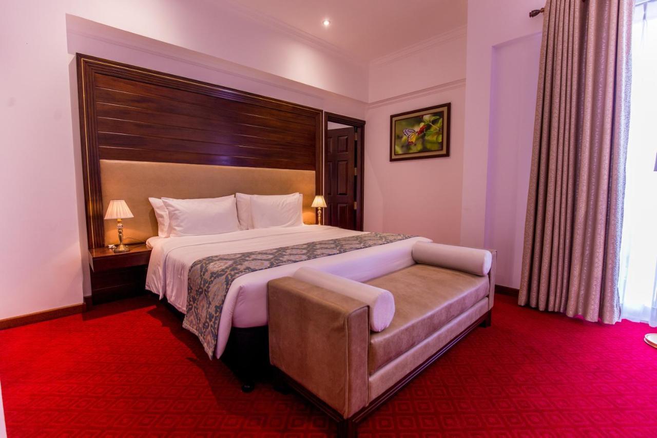 ทริลเลียม บูทิก ซิตี้ โฮเต็ล โคลอมโบ Hotel ภายนอก รูปภาพ