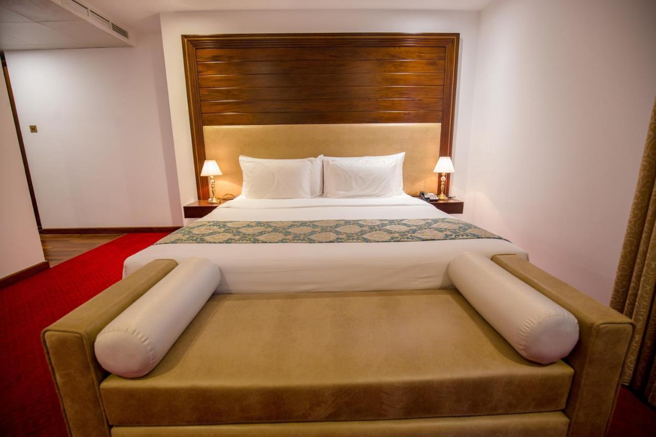 ทริลเลียม บูทิก ซิตี้ โฮเต็ล โคลอมโบ Hotel ภายนอก รูปภาพ