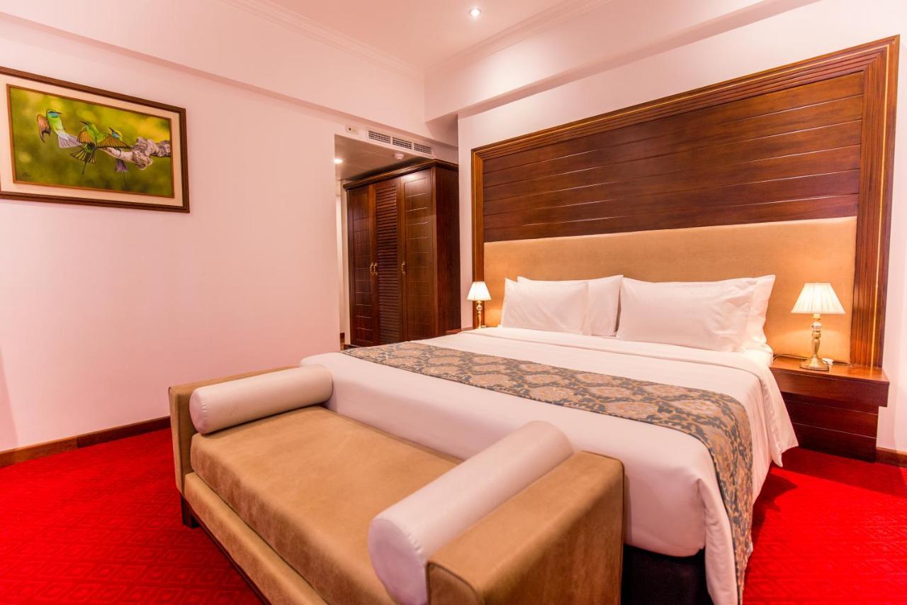 ทริลเลียม บูทิก ซิตี้ โฮเต็ล โคลอมโบ Hotel ภายนอก รูปภาพ